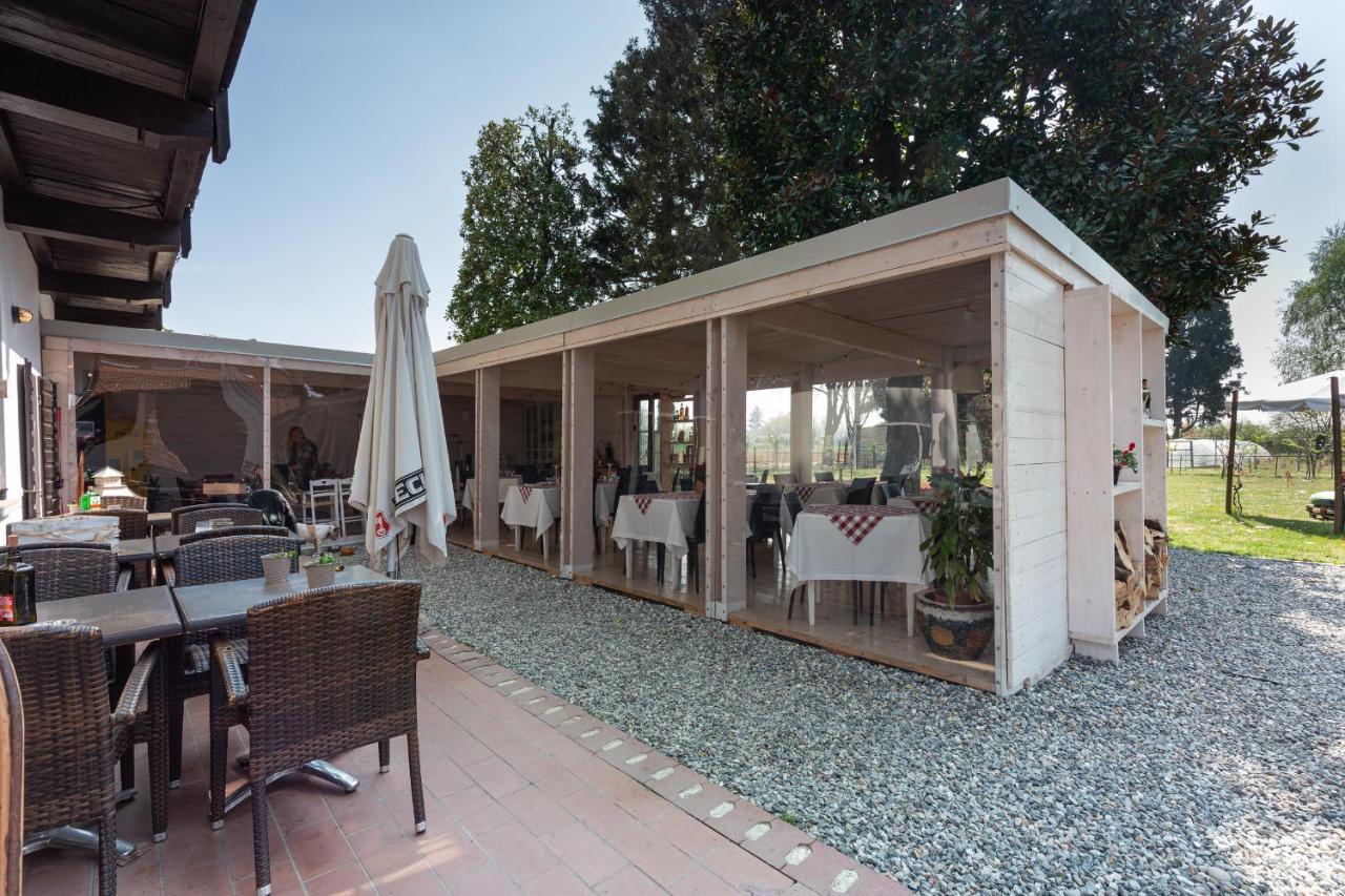 Cascina Cattabreghetta Bed and Breakfast Pombia Eksteriør billede